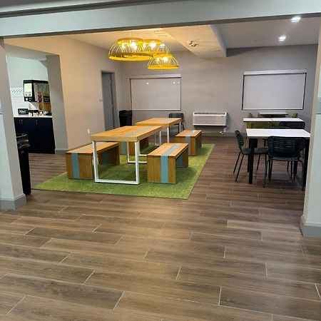 Spark By Hilton Tucson Airport Экстерьер фото