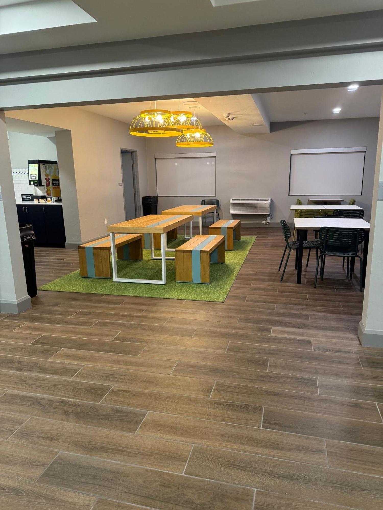 Spark By Hilton Tucson Airport Экстерьер фото