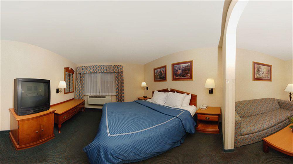 Spark By Hilton Tucson Airport Экстерьер фото
